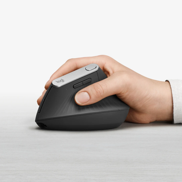 Mouse Inalámbrico Logitech MX Vertical | 400 - 4000 DPI | Sensor Óptico de Alta Precisión | 125 g | 4 Botones Personalizables | Bluetooth / 2.4 GHz | Carga Rápida | Diseño Vertical Ergonómico | Negro | 910-005449
