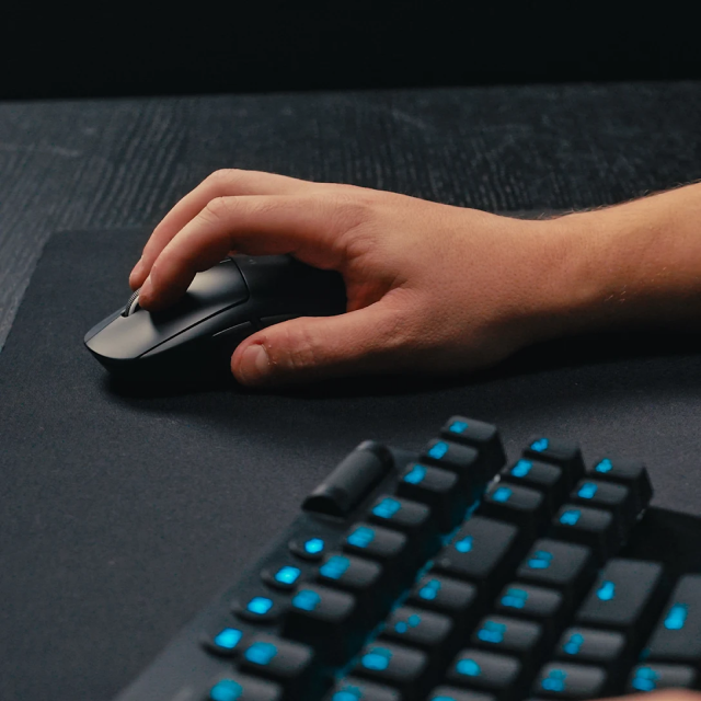 Mouse Gamer Inalámbrico Logitech PRO X SUPERLIGHT 2 | Hasta 95 Horas de Batería | Switch LIGHTFORCE | Máx. 44000 DPI | Máx. 8000Hz | Sensor Óptico HERO 2 | 60g | 2.4GHz LIGHTSPEED | Windows | Negro | 910-006629