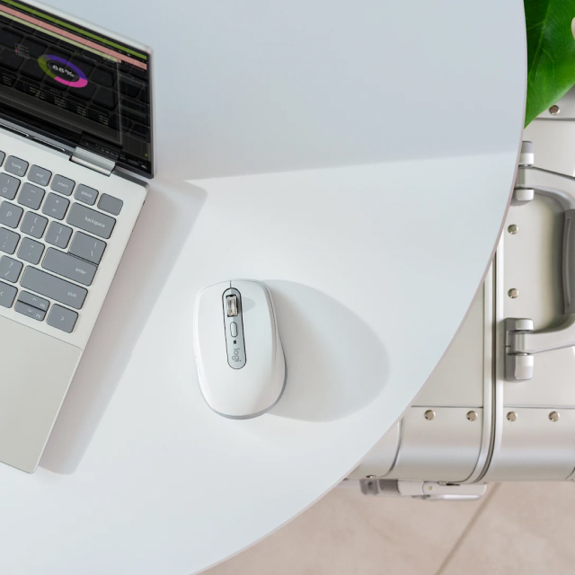 Mouse Inalámbrico Logitech MX Anywhere 3S | Hasta 8000 DPI | Sensor Óptico de Alta Precisión Darkfield | 99 g | 6 Botones | Hasta 70 Días de Batería Recargable | 2.4 GHz / Bluetooth | Trabaja en Cualquier Superficie | Gris | 910-006933