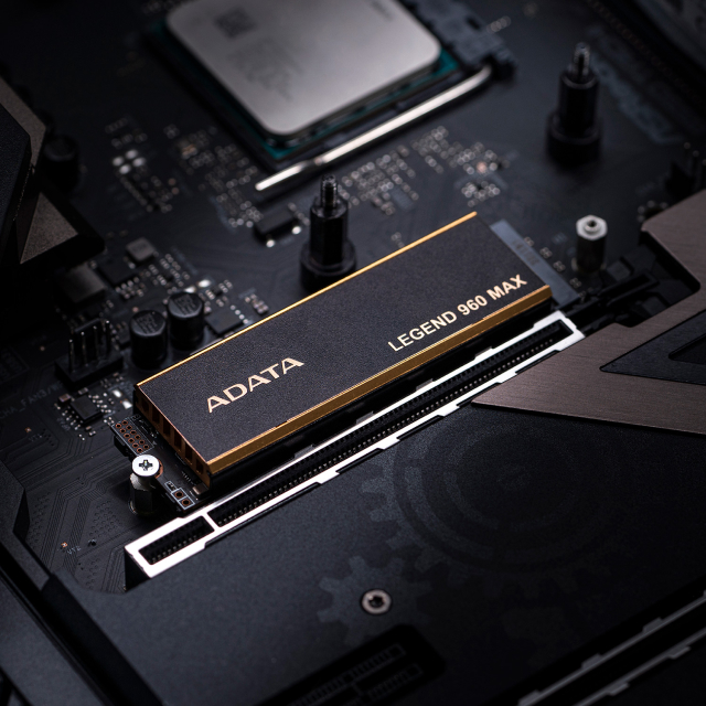 Unidad SSD LEGEND 960 MAX | 2TB | M.2 | PCIe 4 | NVMe | 7400MB/s Lectura | 6800MB/s Escritura | Negro | ALEG-960M-2TCS