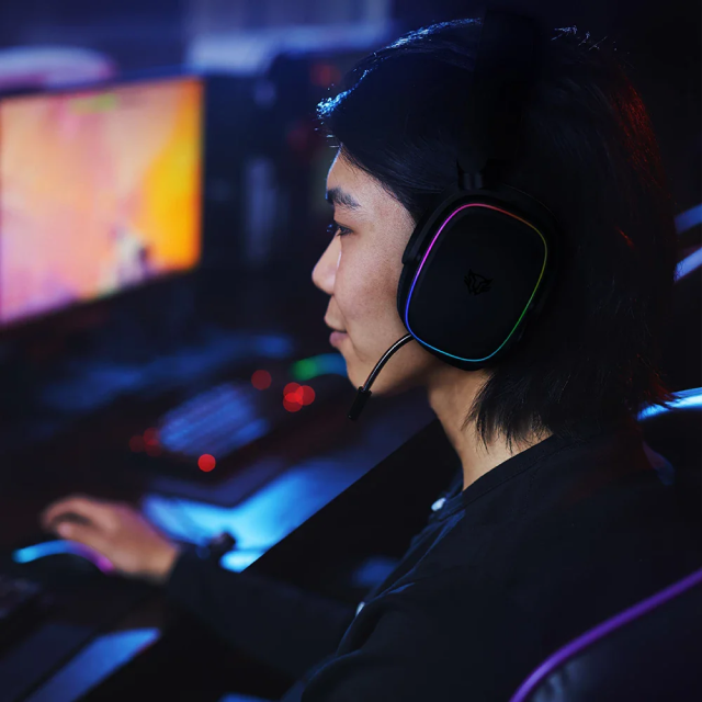 Diadema Gamer Inalámbrica Balam Rush Aeon HS999 | Micrófono Desmontable | Hasta 26 Horas de Batería | 2.4 GHz / Bluetooth / 3.5 mm | PC / Mac / Xbox / PS4 / PS5 / Nintendo Switch / Android | RGB | Negro | BR-936934
