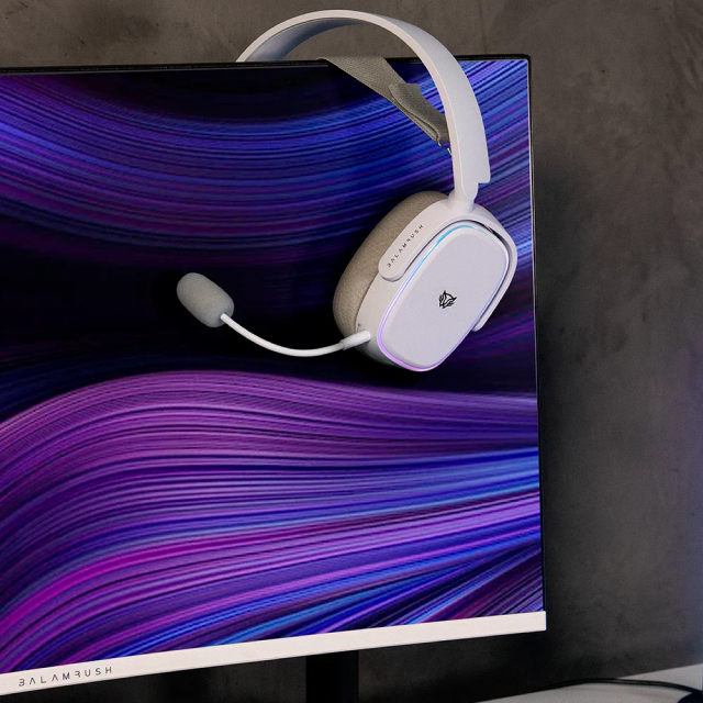 Diadema Gamer Inalámbrica Balam Rush Aeon HS999 | Micrófono Desmontable | Hasta 26 Horas de Batería | 2.4 GHz / Bluetooth / 3.5 mm | PC / Mac / Xbox / PS4 / PS5 / Nintendo Switch / Android | RGB | Blanco | BR-936941