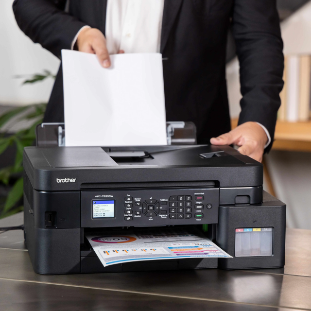 Impresora Multifuncional Brother MFC-T930DW | Pantalla LCD | Conectividad Inalámbrica / USB 2.0 | Impresión Dúplex | Hasta 30 ppm en Negro / Hasta 26 ppm a Color | Incluye Kit de Tintas | MFCT930DW