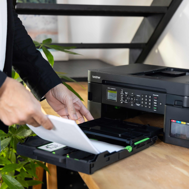 Impresora Multifuncional Brother MFC-T930DW | Pantalla LCD | Conectividad Inalámbrica / USB 2.0 | Impresión Dúplex | Hasta 30 ppm en Negro / Hasta 26 ppm a Color | Incluye Kit de Tintas | MFCT930DW