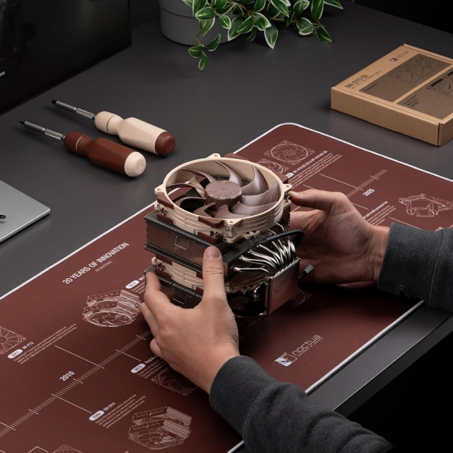Mousepad Gamer Noctua NP-DM3 | 900 x 400 x 4 mm | Bordes con Costura | Base Antideslizante | Edición del 20° Aniversario | Café | NP-DM3