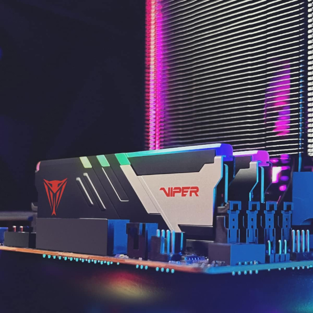 Kit de Memorias RAM PATRIOT Viper Venom RGB | 64GB (2 x 32GB) | DDR5 | On-Die ECC | 5600 MT/s | CL36 | XMP | RGB | Gris | PVVR564G560C40K