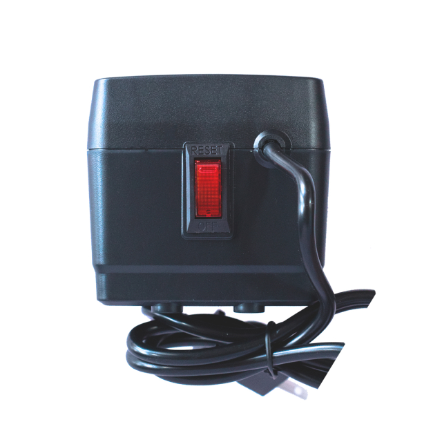Regulador de Smartbitt R-Bitt 2200 | 2200VA / 1100 W | 8 Contactos | Regulador y Supresor de Picos | SBAVR2200
