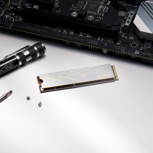 Unidad SSD ADATA XPG MARS 980 BLADE | 2TB | M.2 | PCIe 5 | NVMe 2.0 | 14000MB/s Lectura | 13000MB/s Escritura | Blanco | SMAR-980B-2TCS