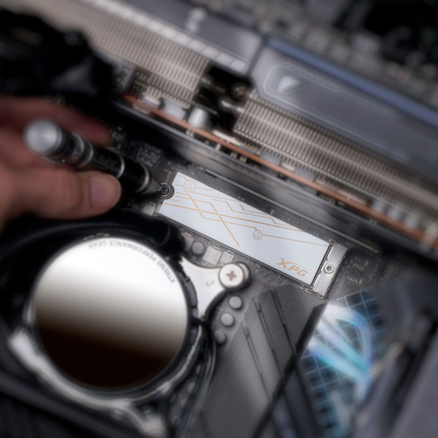 Unidad SSD ADATA XPG MARS 980 BLADE | 4TB | M.2 | PCIe 5 | NVMe 2.0 | 14000MB/s Lectura | 13000MB/s Escritura | Blanco | SMAR-980B-4TCS