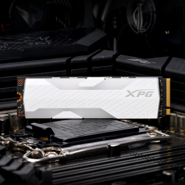 Unidad SSD ADATA XPG SPECTRIX S65G | 500GB | M.2 2280 | NVMe 1.4 | 4 x PCIe 4.0 | 5000MB/s Lectura | 2700MB/s Escritura | Compatible con PS5 | ARGB | Blanco | SSPECTRIXS65G-500G-CI