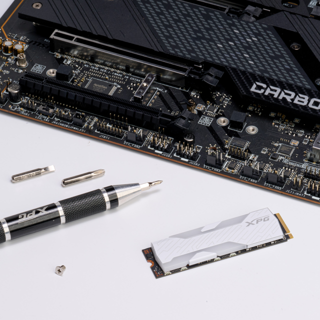 Unidad SSD ADATA XPG SPECTRIX S65G | 500GB | M.2 2280 | NVMe 1.4 | 4 x PCIe 4.0 | 5000MB/s Lectura | 2700MB/s Escritura | Compatible con PS5 | ARGB | Blanco | SSPECTRIXS65G-500G-CI